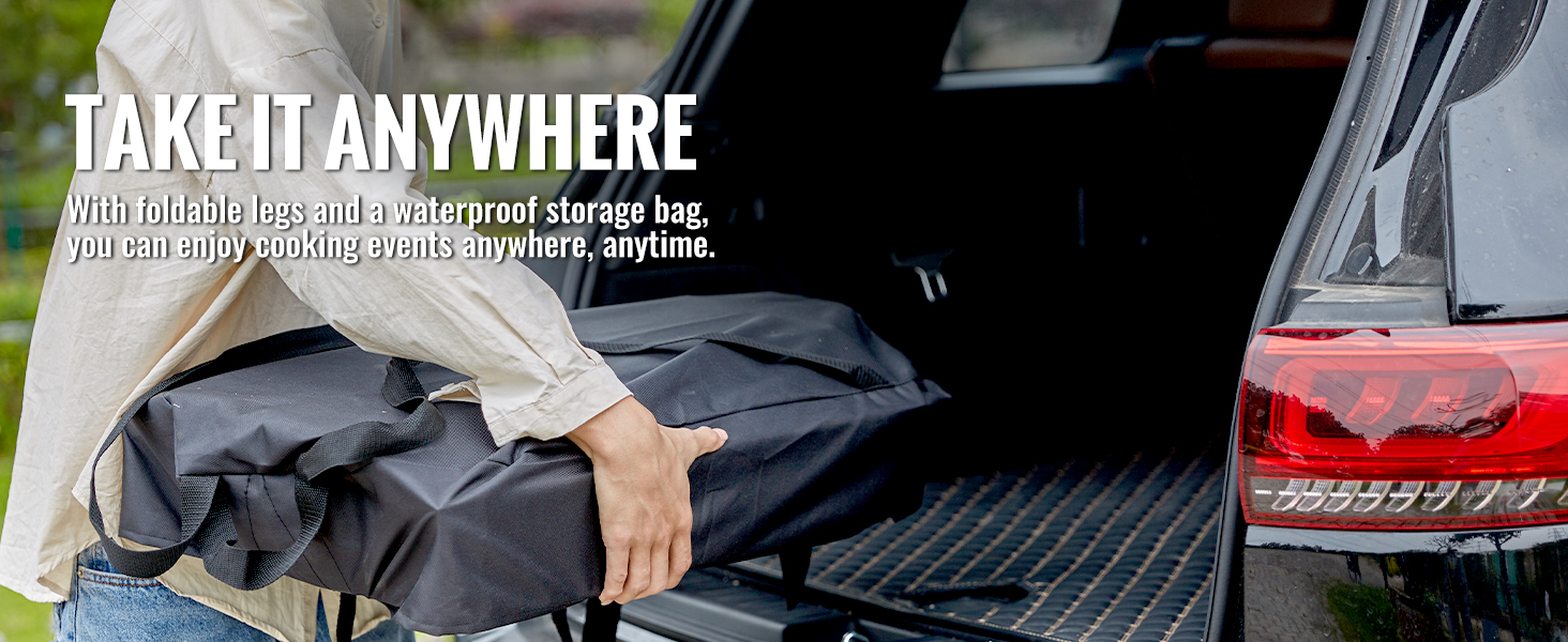 человек, загружающий водонепроницаемую сумку для хранения с уличной духовкой VEVOR в автомобиль, что повышает мобильность.