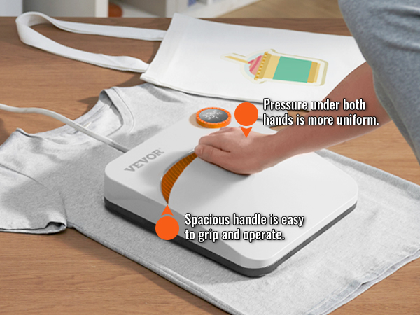 moteris, naudojant VEVOR šilumos spauda mašina su rankena erdvus vienodas spaudimas t-shirt dizainas.