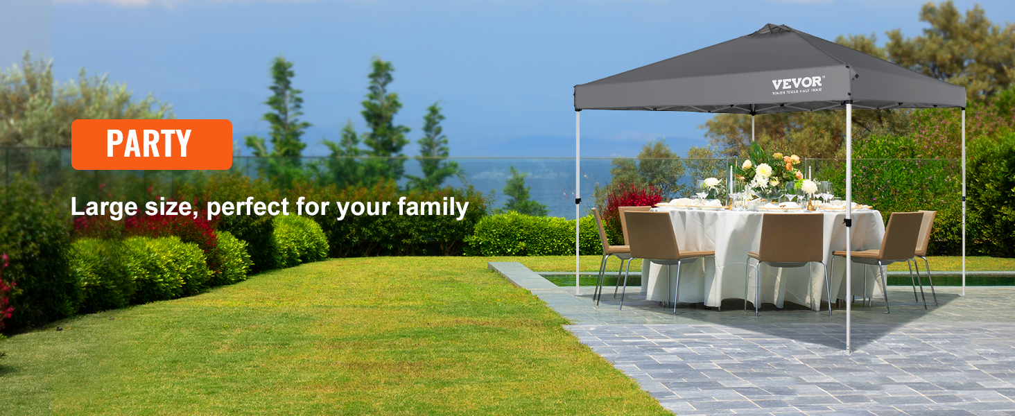 Ģimenes salidojums brīvā dabā zem VEVOR saliekamās nojumes telts ar ēdamgaldu, krēsliem un sulīgu dārzu.