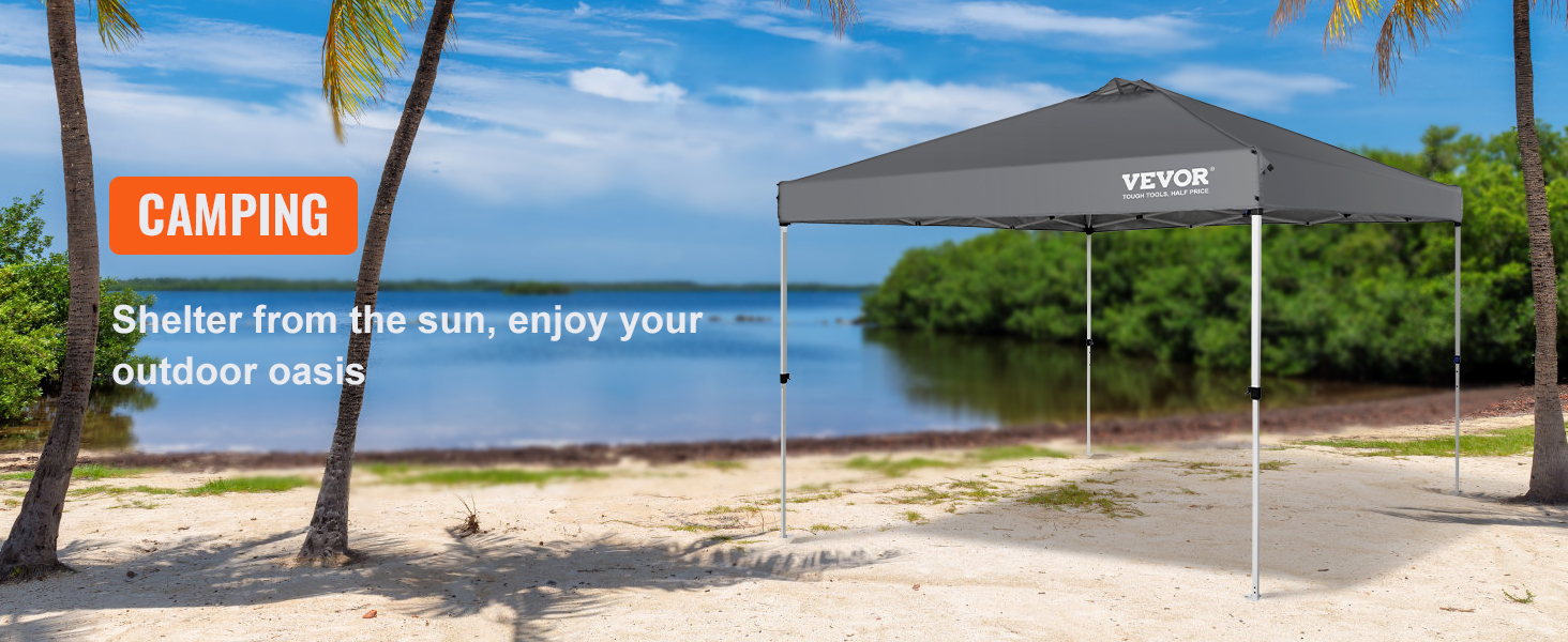 VEVOR saliekamā nojumes telts pludmalē, ko ieskauj palmas, nodrošinot saules aizsardzību kempingam.
