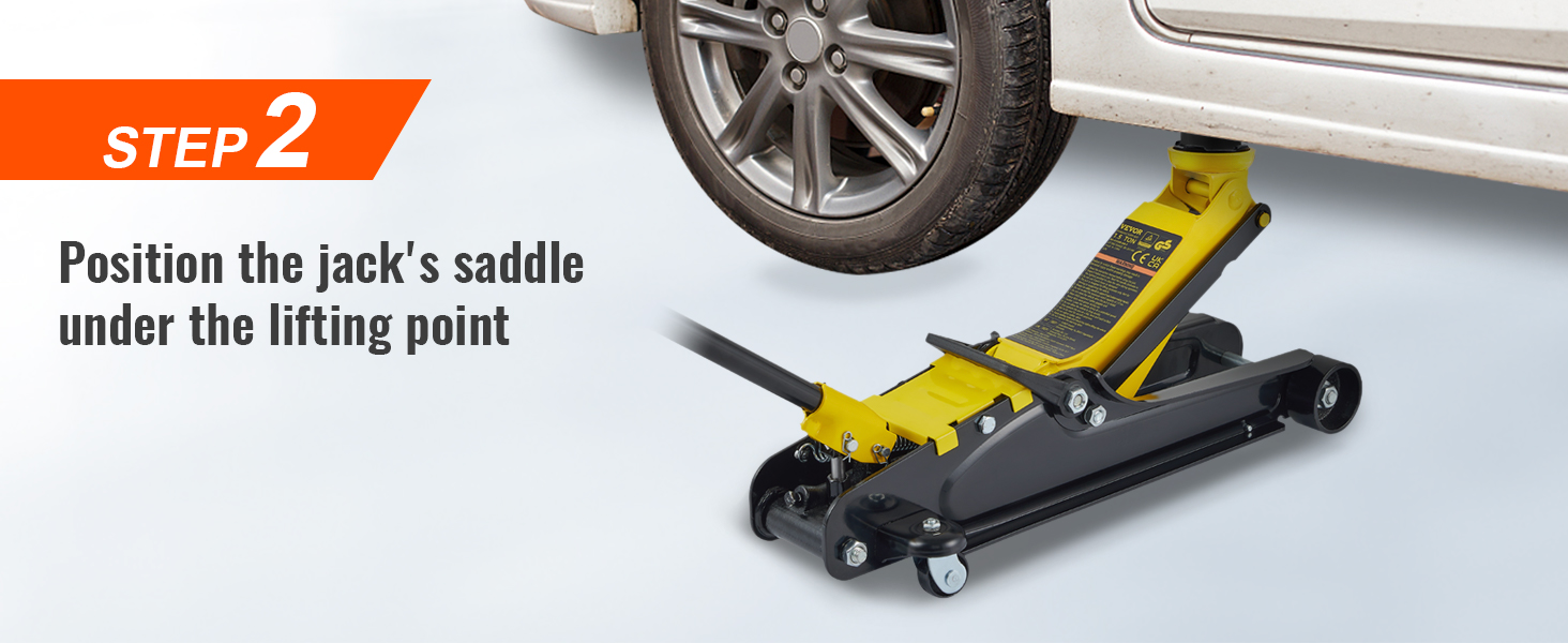 установка низкопрофильного напольного домкрата VEVOR под точкой подъема автомобиля, руководство по шагу 2.