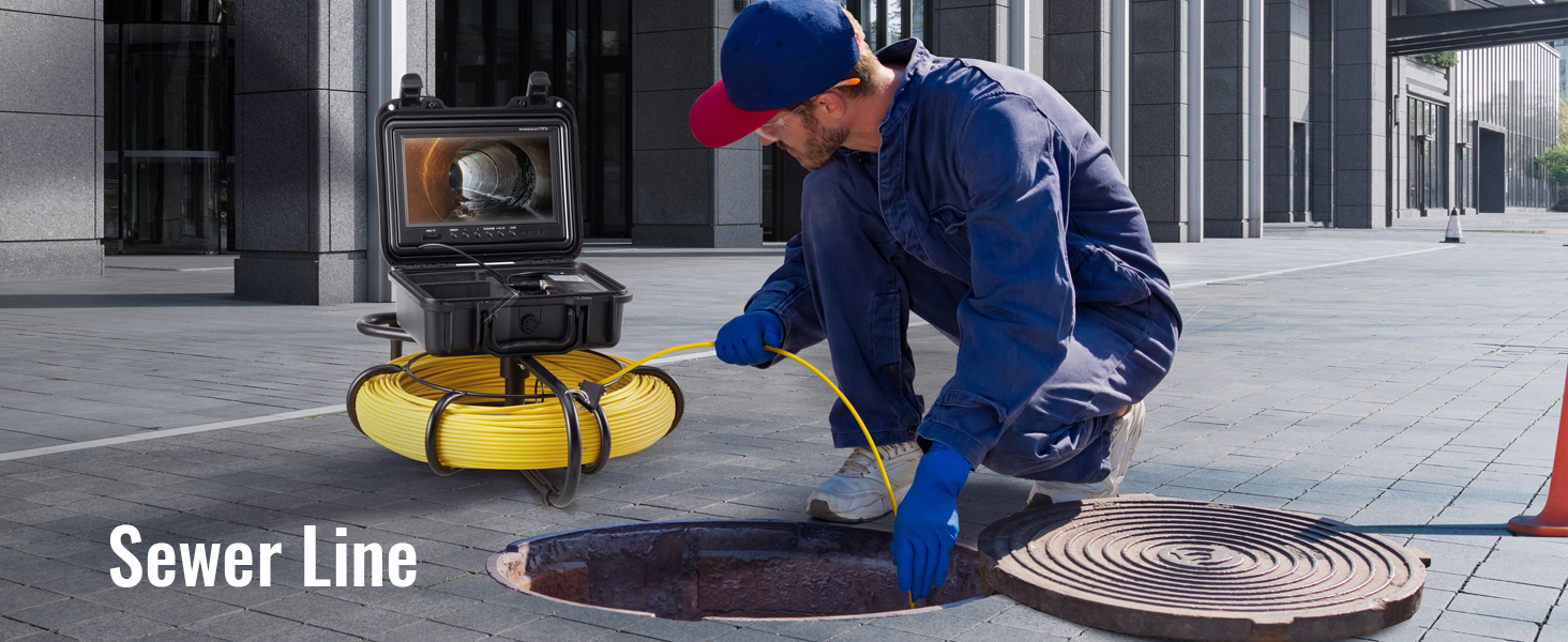 tehnik kasutades VEVOR kanalisatsiooni kaamera kontrolli, mille suur kaasaegne hoone taustal, mis on märgistatud "kanalisatsiooni line".