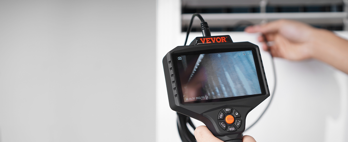 isik, kes kasutab VEVOR triple objektiivi borescope, et kontrollida air vent pihuarvutite ekraani kuvamine vaadata