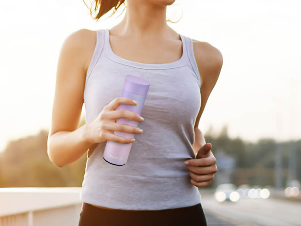 moteris bėgiojimas ant tilto, turintis violetinė masažuoklis pagamintas su VEVOR masažuoklis šilumos spaudos.