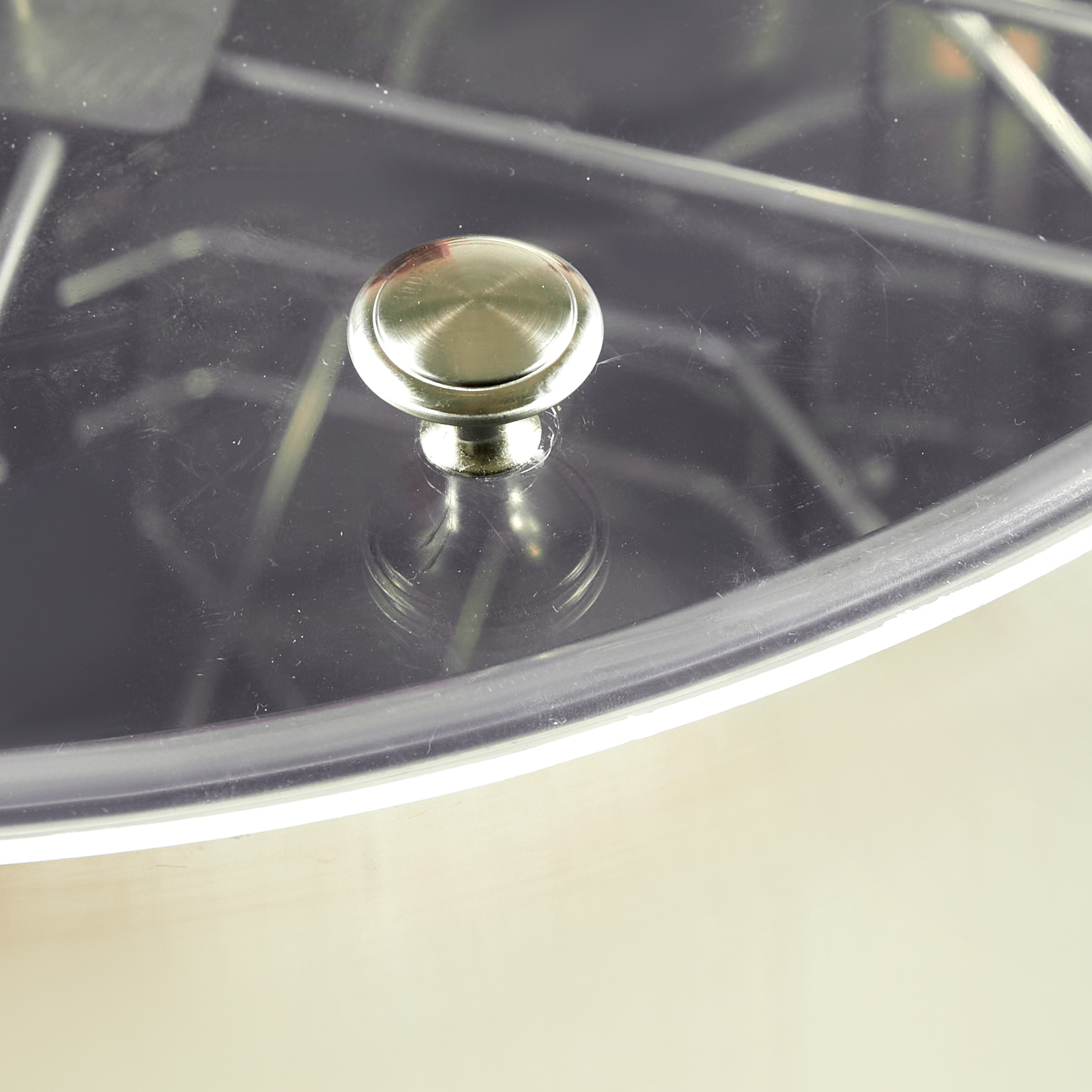 VEVOR honey extractor close-up showing stainless steel knob and clear lid.