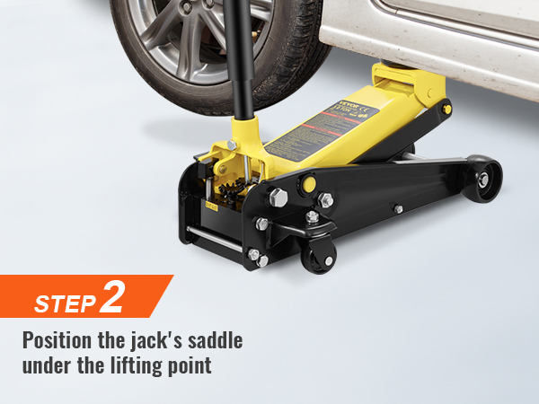 2. darbība: novietojiet VEVOR grīdas domkrata seglu zem automašīnas riteņa pacelšanas punkta.