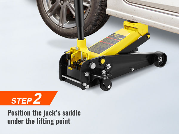 VEVOR 3 ton grindų jack padėtas po automobilio kėlimo tašku, su 2 žingsnis instrukcija.