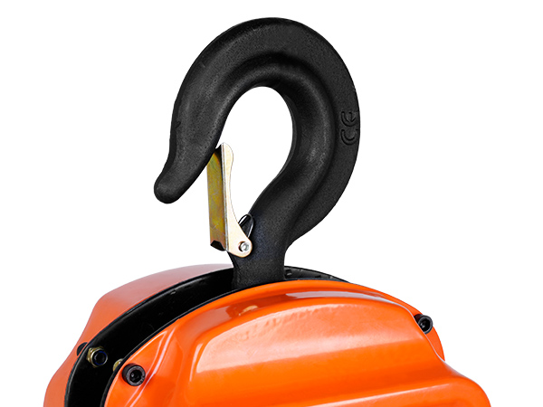 black hook on an orange VEVOR hand chain hoist with a secure latch mechanism and rugged design.