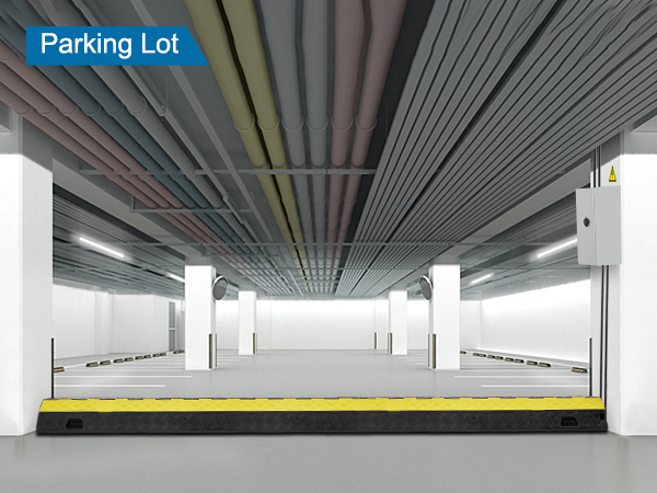 VEVOR kabeļu aizsargrampa pazemes autostāvvietā ar krāsainām virszemes caurulēm.