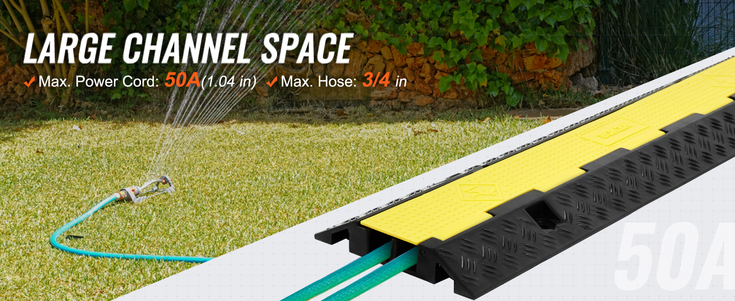 Пандус для защиты кабеля VEVOR в саду, закрывающий зеленый шланг и шнур питания, большой текст на канале.