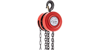 red and black VEVOR hand chain hoist with steel chain and load capacity label.