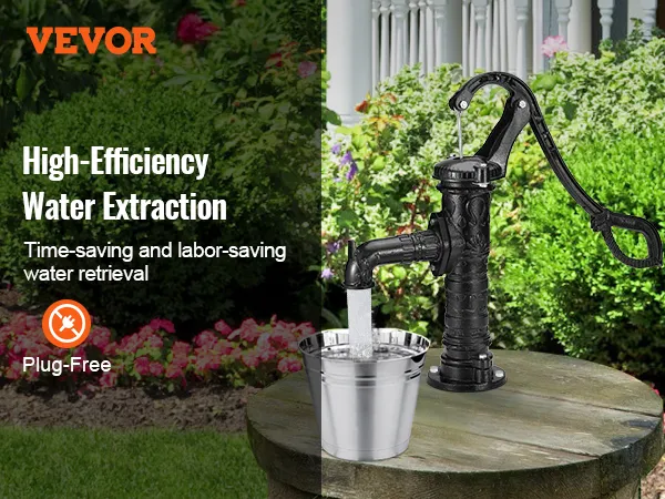 Старинный ручной водяной насос VEVOR в саду с ведром и цветами.