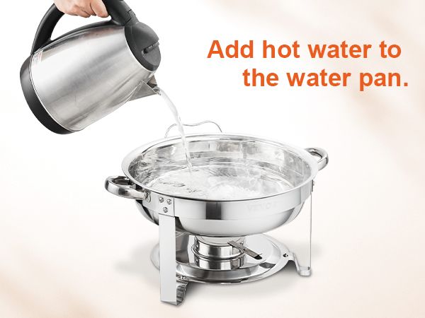 налив горячую воду в форму для натирания VEVOR, установите поддон для воды.