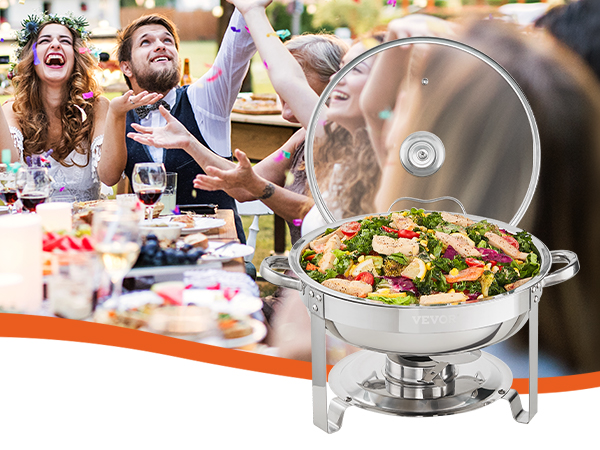 празднование на открытом воздухе с набором блюд для перетирания VEVOR, наполненных ярким свежим салатом, на банкетный стол.