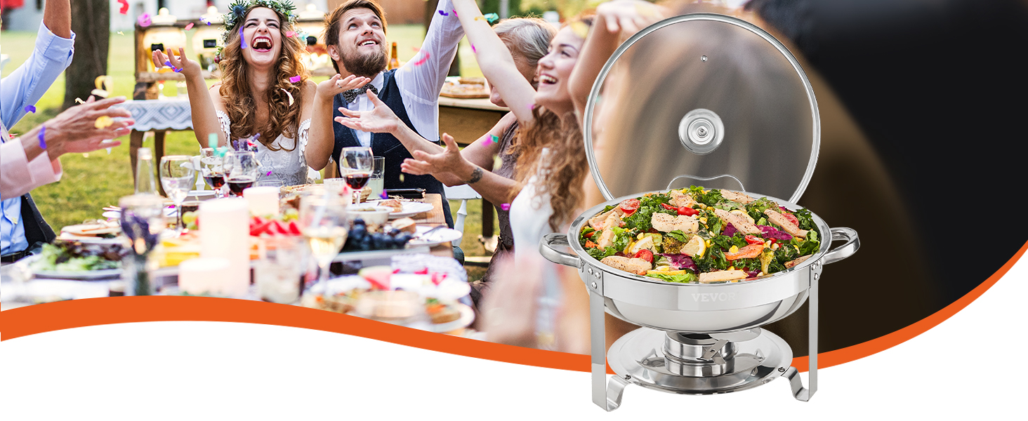 празднование на открытом воздухе с набором блюд для перетирания VEVOR, наполненных ярким свежим салатом, на банкетный стол.