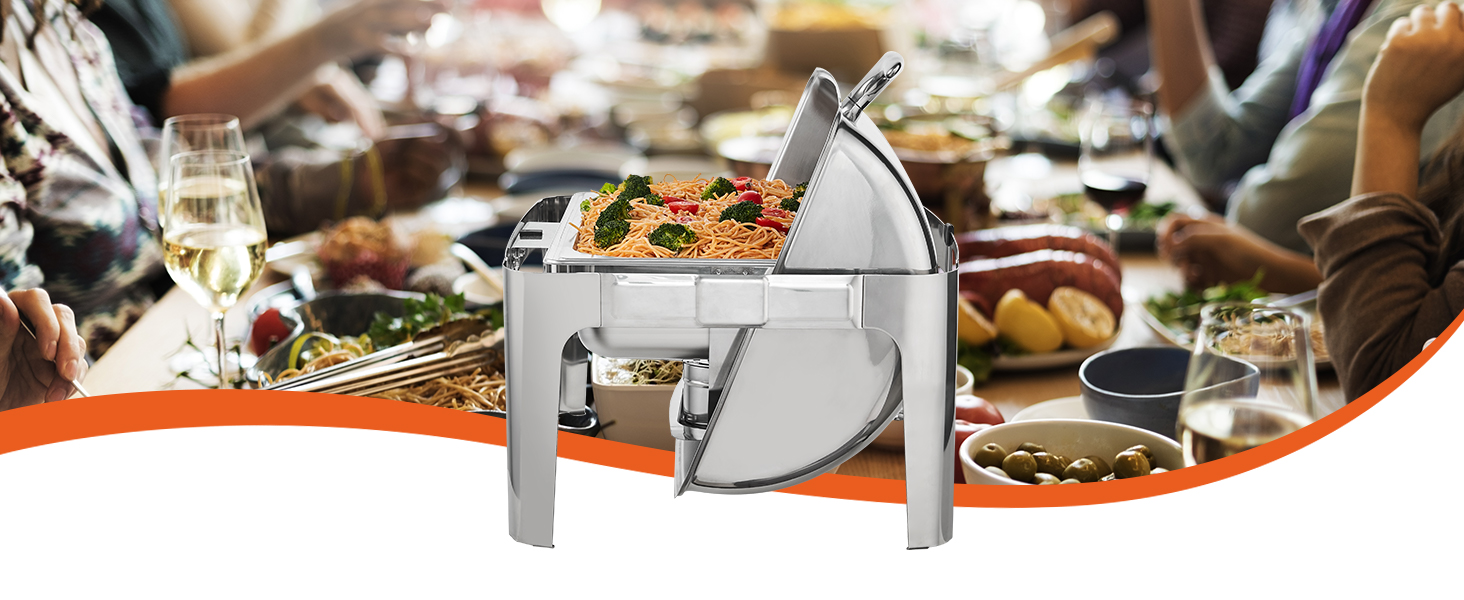 ВЕВОР выставляет блюдо на стол с едой, напитками и собравшимися людьми в праздничной обстановке.