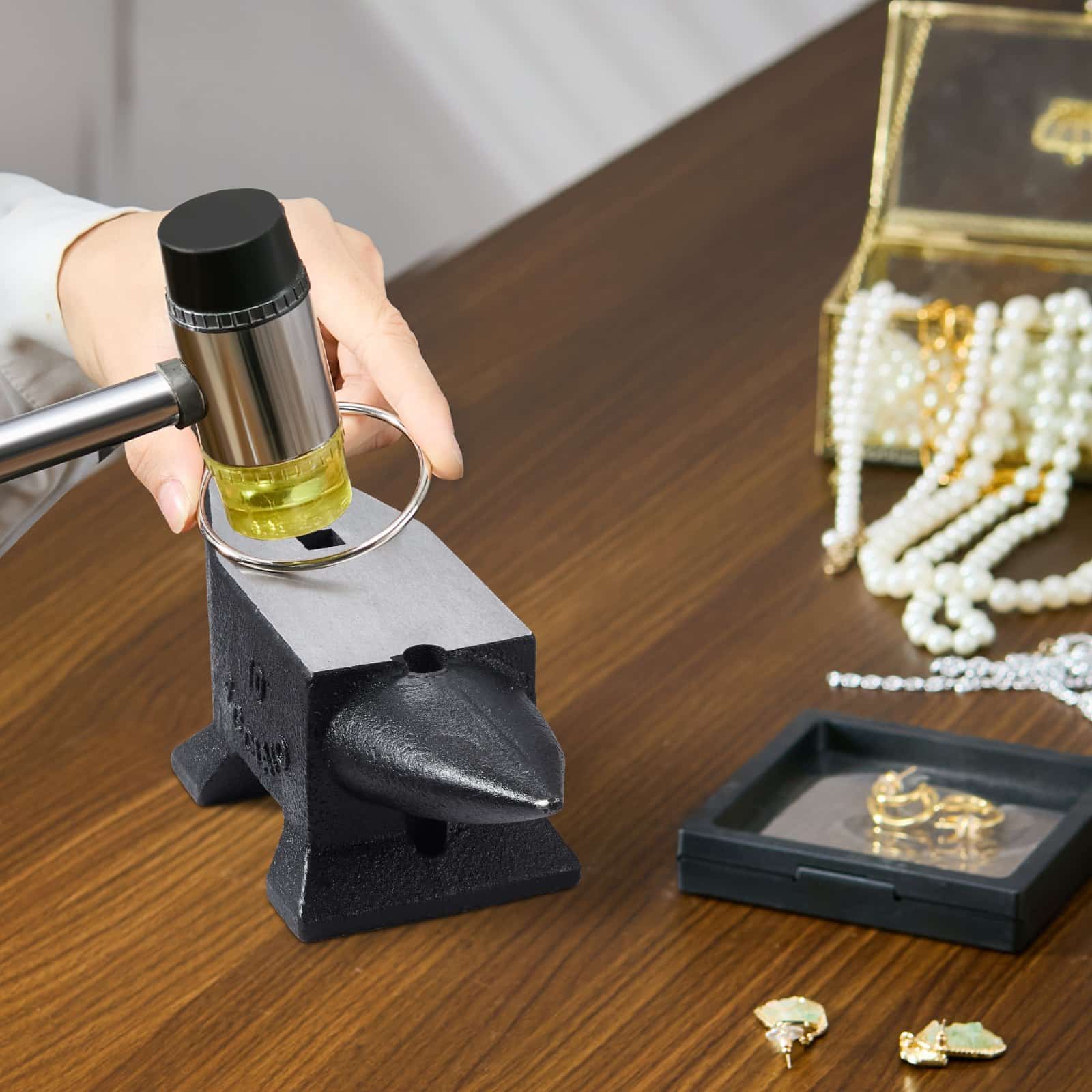 VEVOR 10kg Cast Iron Blacksmith Anvil with Single Horn, Large Work Surface, High Hardness for Shaping & Bending — изображение 8