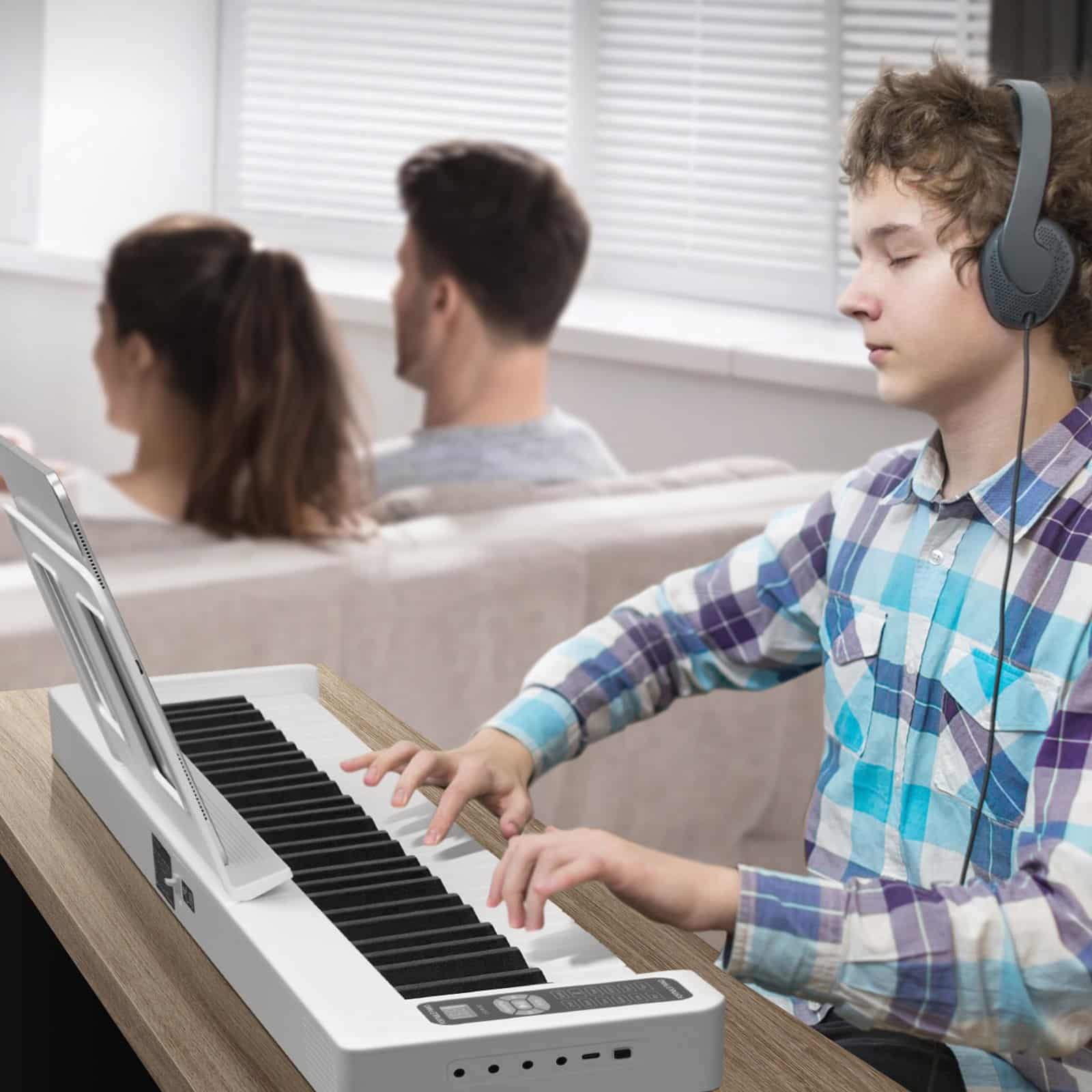 VEVOR 61-Key Foldable Digital Piano, Bluetooth & MIDI, Rechargeable with Lighted Touch Keys, Bag & Pedal – White - Image 8
