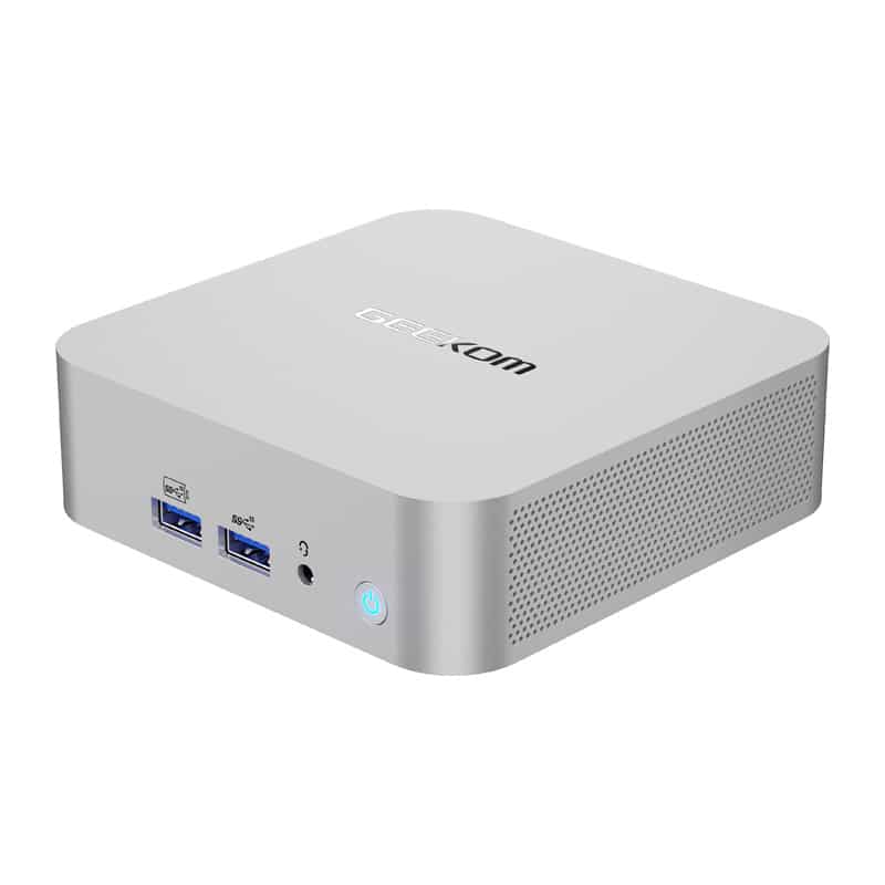 Väike hõbedane miniarvuti kahe USB 3.0 pordi, helipistiku ja sinise sisselülitatud nupuga valgel taustal.